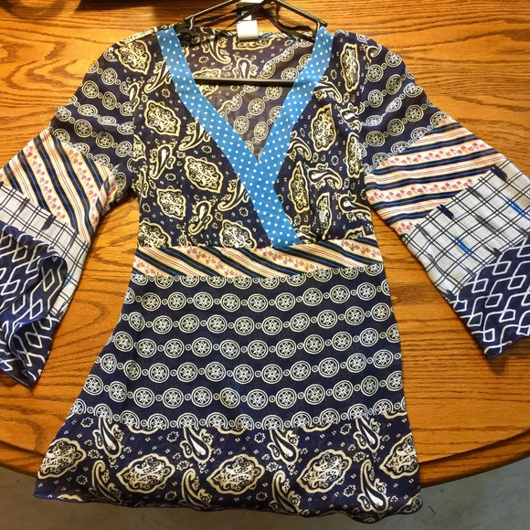 *NWT* Women's sheer flare sleeved tunic. - Picture 1 of 6